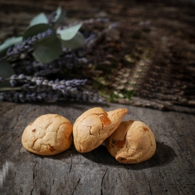  Mango macaroon - La Biscuiterie Lolmede